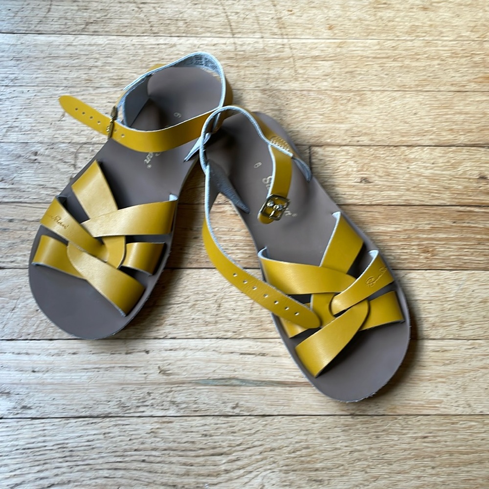 Yellow Saltwater sandals size 8, waterproof and comfortable for longer walks!